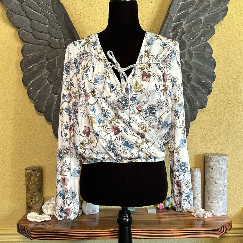 Ardene Longsleeve floral cropped Shirt